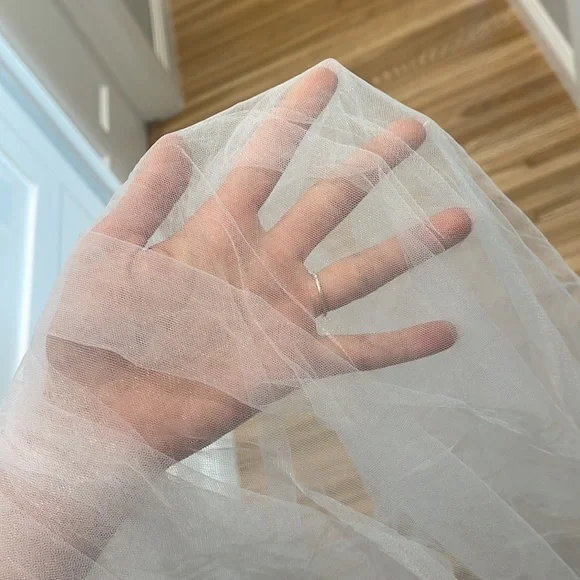 White veil - Picture 2 of 2